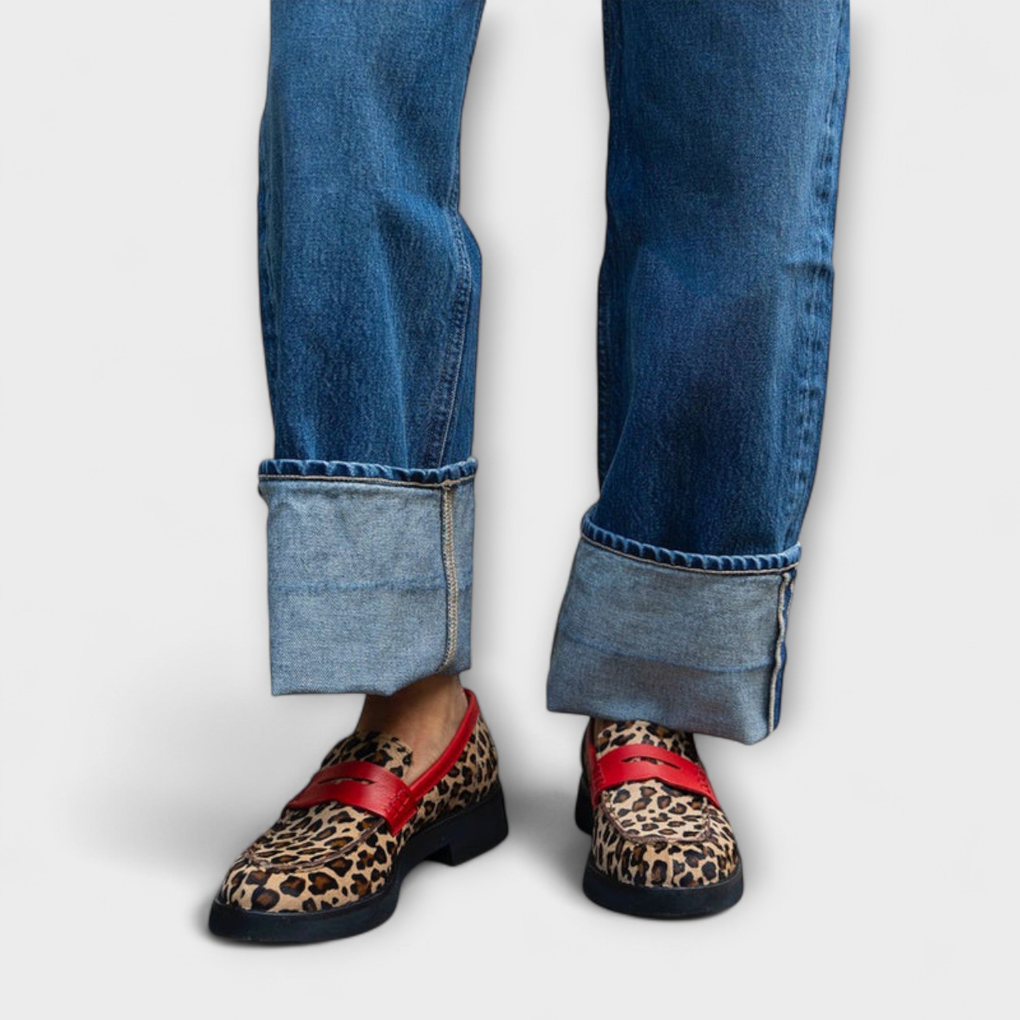 Liora™ | Leopardenmuster und runde Spitze